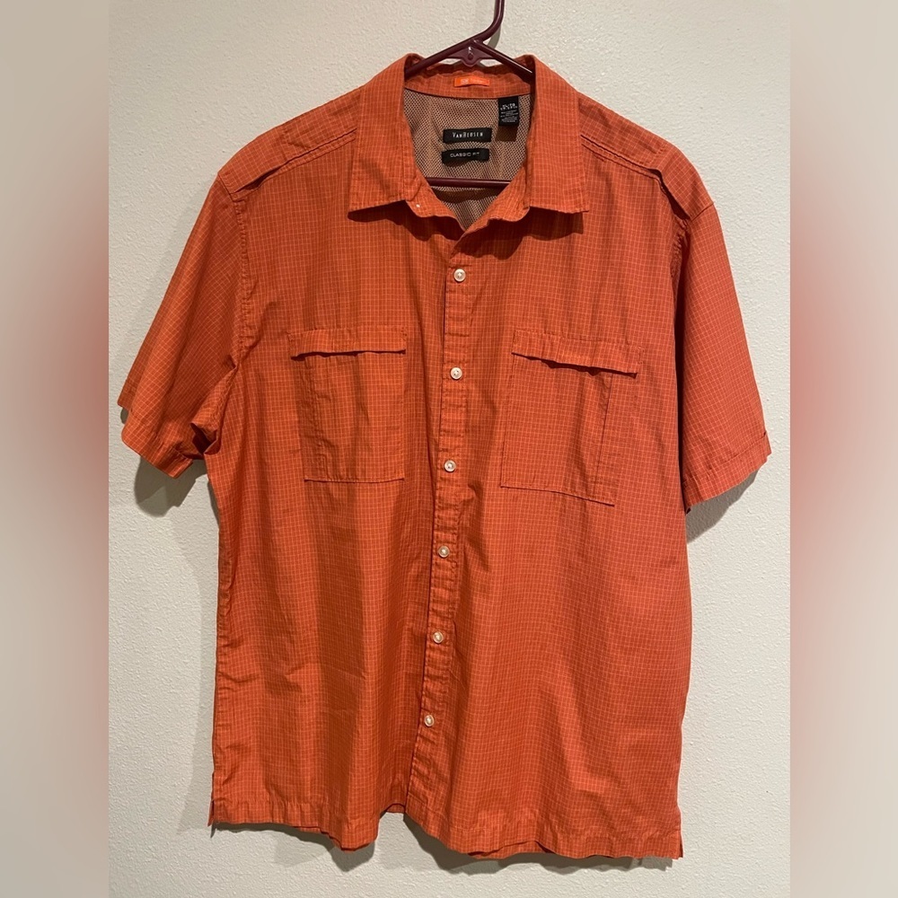 Men’s Van Heusen Burnt Orange Classic fit Traveler short sleeve shirt. S…